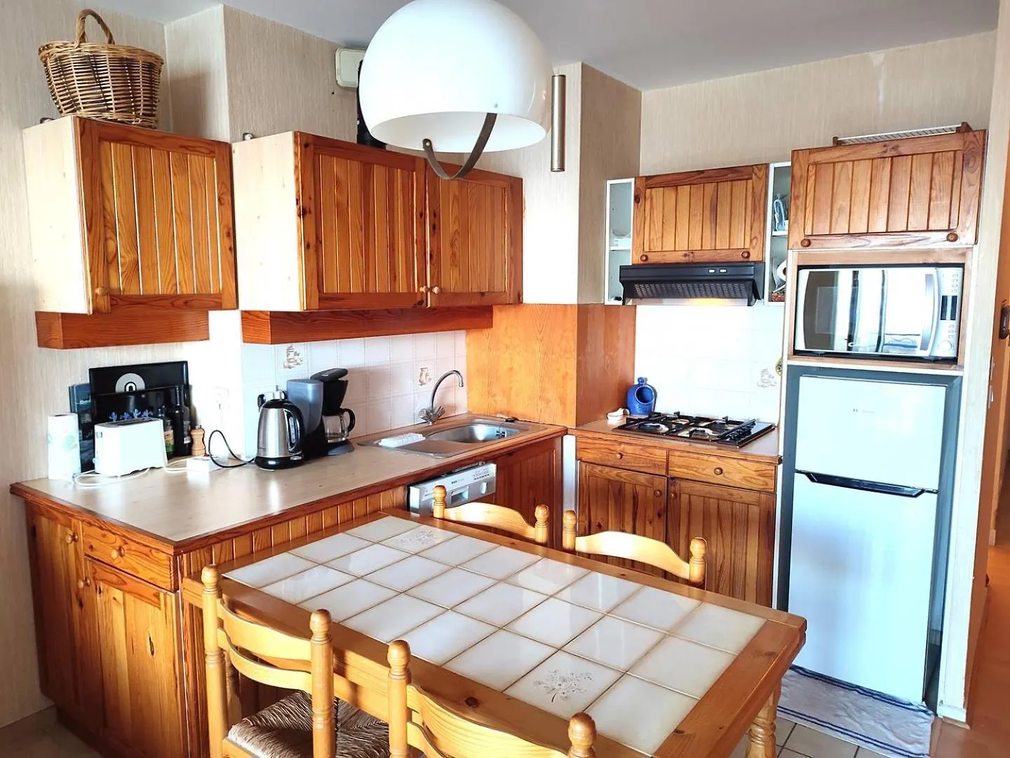 Appartement Avec Vue Exceptionnelle Sur Mer, Face Au Coz Pors A Tregastel - Ref 728 0*,  France