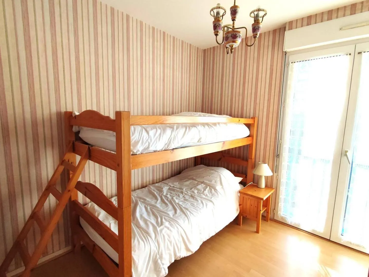Appartement Avec Vue Exceptionnelle Sur Mer, Face Au Coz Pors A Tregastel - Ref 728